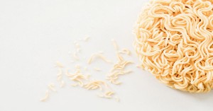 บะหมี่กึ่งสำเร็จรูป กินดิบ