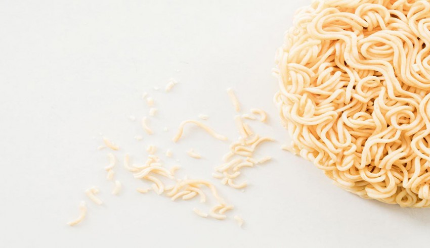 บะหมี่กึ่งสำเร็จรูป กินดิบ
